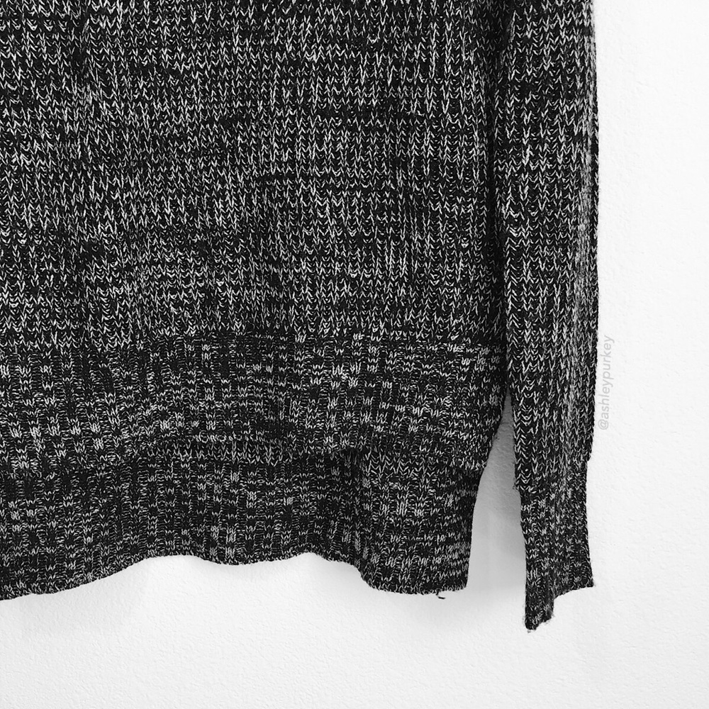 🌸4 for $10🌸  black salt and pepper sweater - Picture 3 of 4